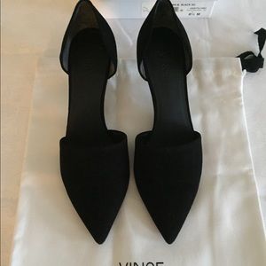 Vince black suede Aurelian pump. Sz 8.5. Italy